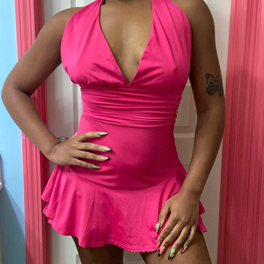 Hot Pink Halter Dress 🩷💄